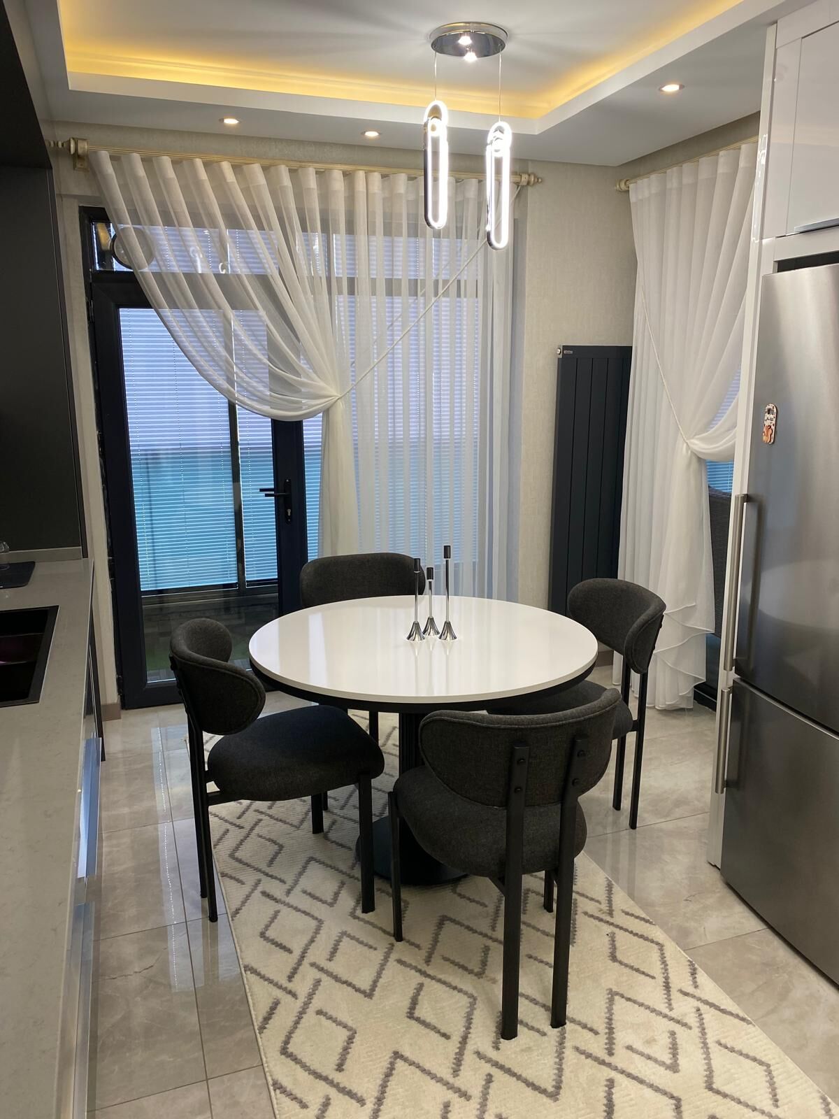 Beyaz Poyraz Masa + Mars Sandalye Takımı