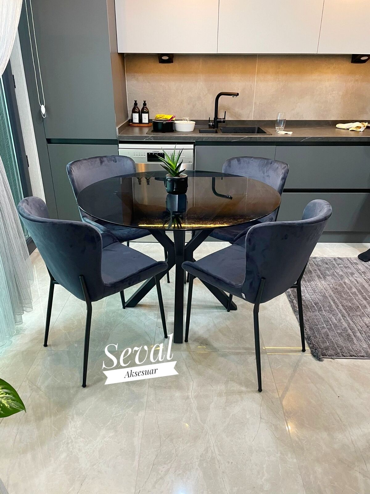 Füme Cam Yıldız Masa + Yaprak Sandalye Takımı