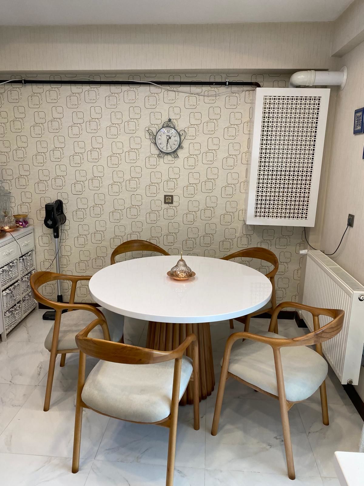 PTT Beyaz Masa + Yılan Sandalye Takımı