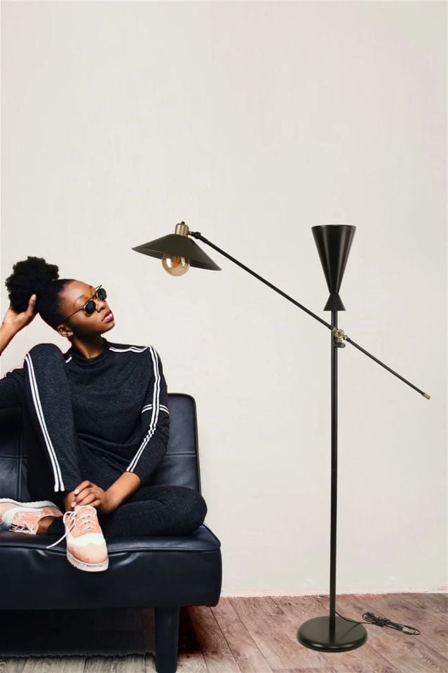 Toronto Siyah Metal Başlıklı Lambader