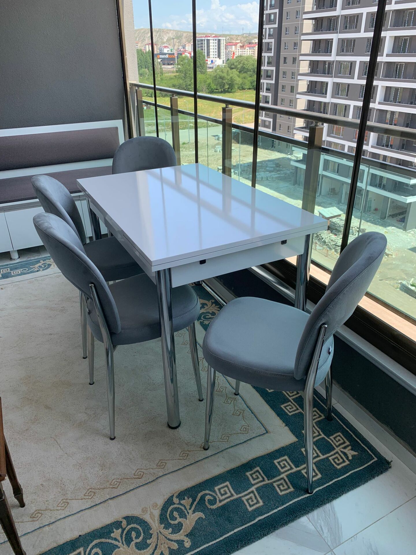 Beyaz Seval Masa + Ay Sandalye Takımı