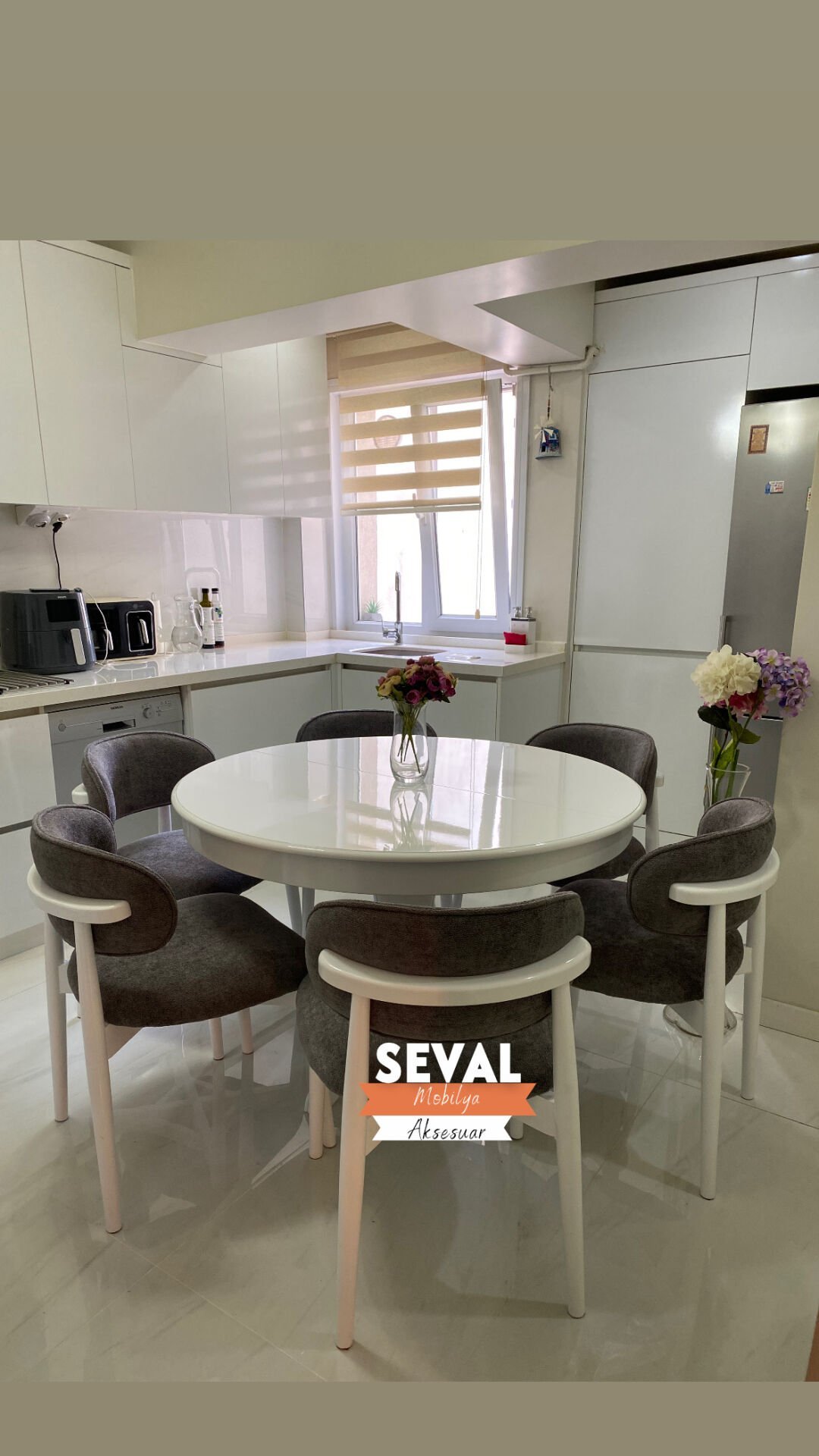 Beyaz Yuvarlak Açılır Masa + Polo Sandalye Takımı