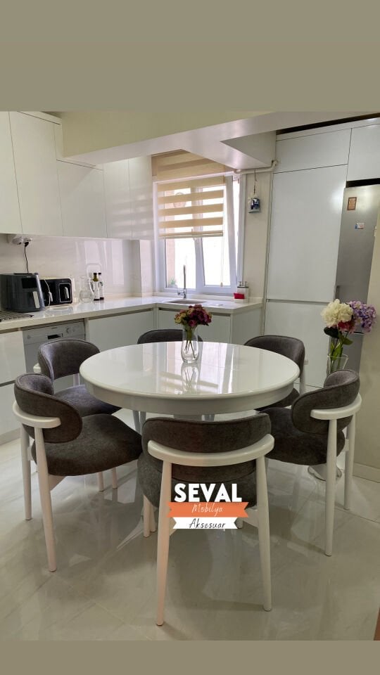 Beyaz Yuvarlak Açılır Masa + Polo Sandalye Takımı