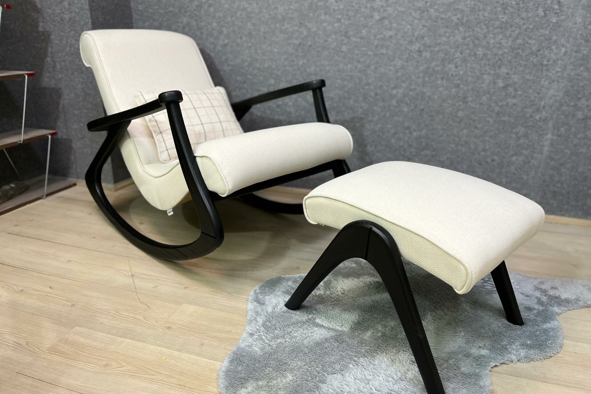 Ekol Beyaz - Siyah Sallanan Sandalye