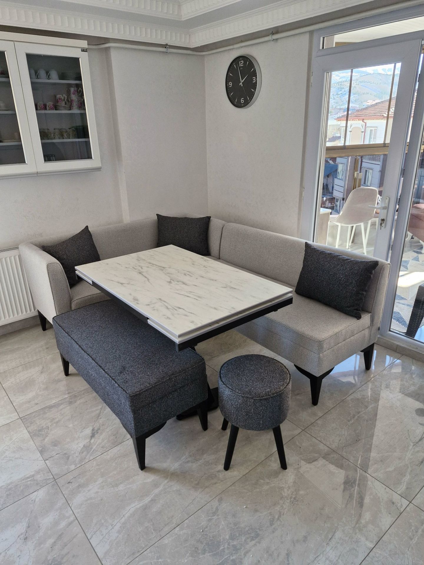 Nil Şönil Köşe Takımı