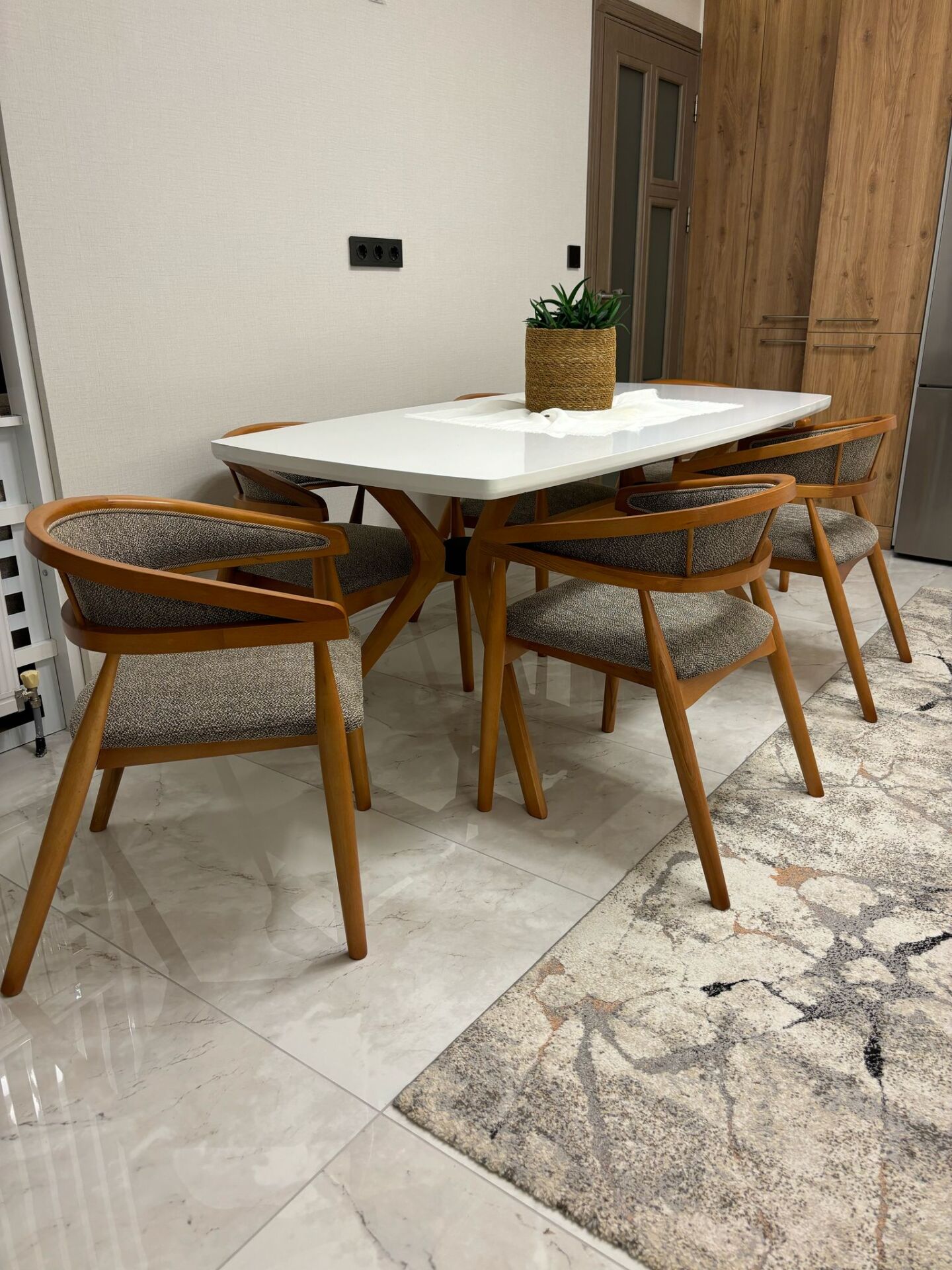 Beyaz Ahtapot Masa + Luna Sandalye Takımı