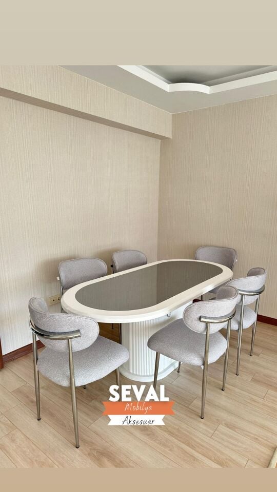 Beyaz Dolaplı Aynalı Masa + Metal Polo Sandalye Takımı