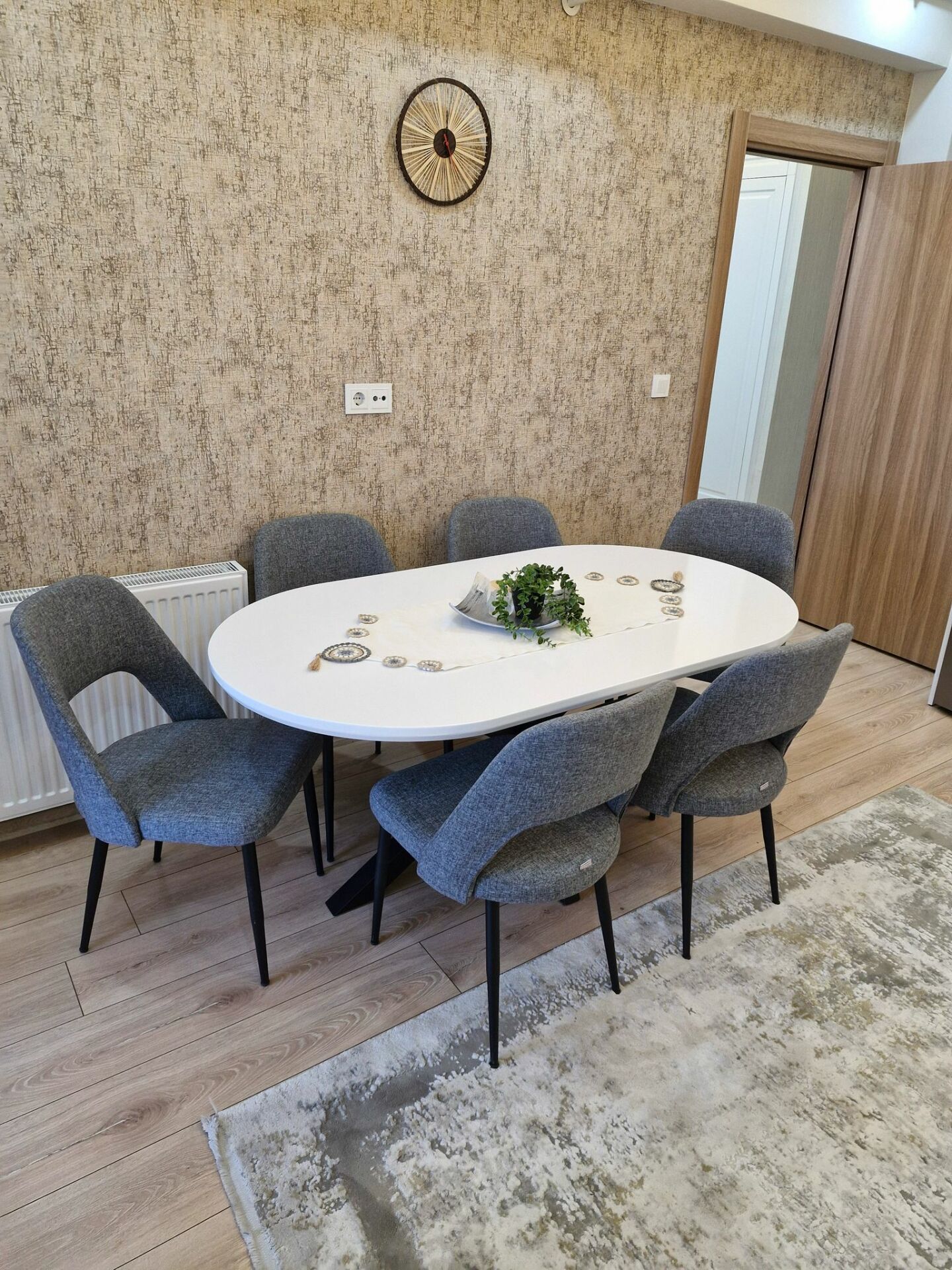 Beyaz Örümcek Masa + Soft Sandalye Takımı