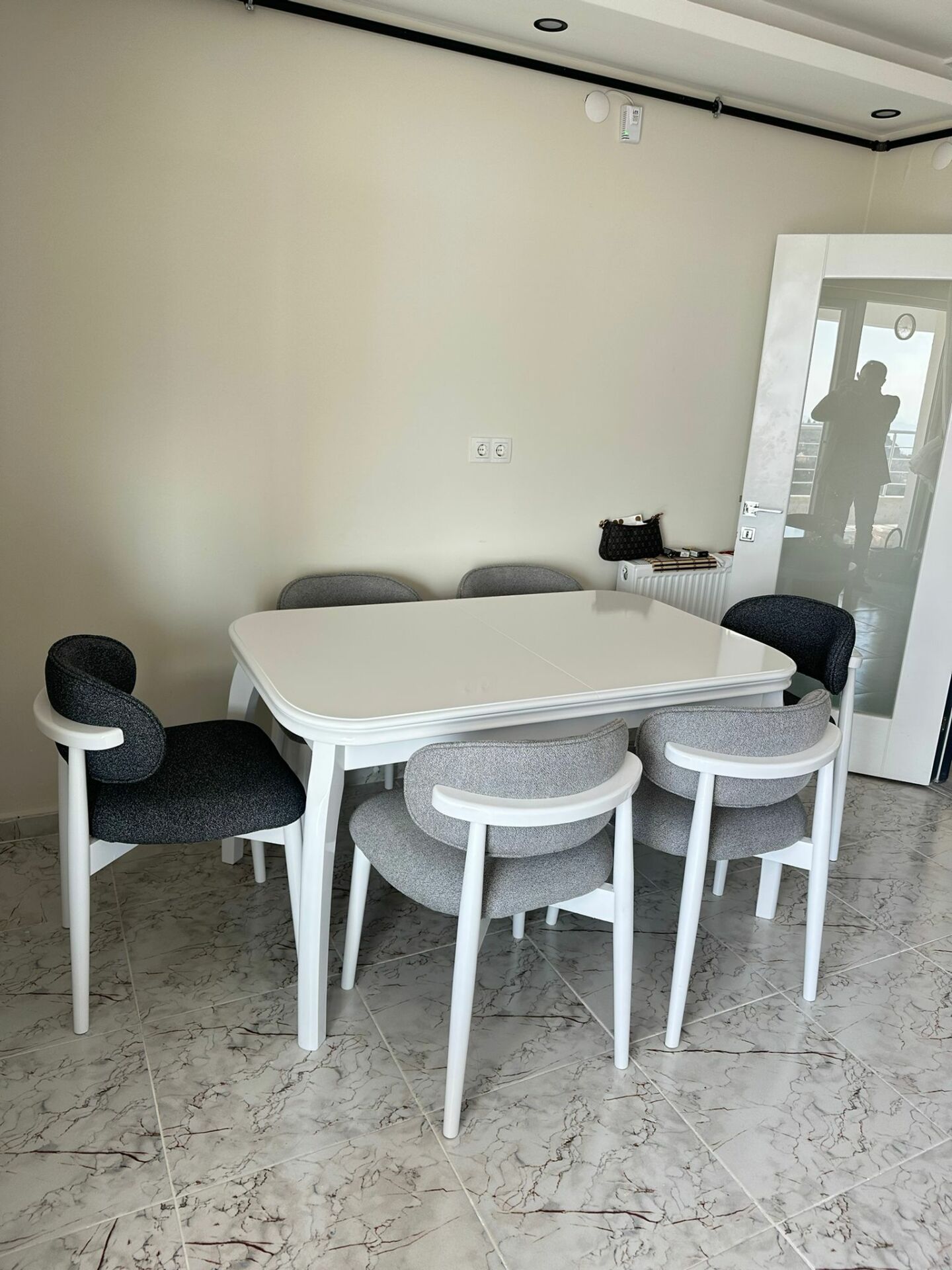 Beyaz Talha Masa + Polo Sandalye Takımı