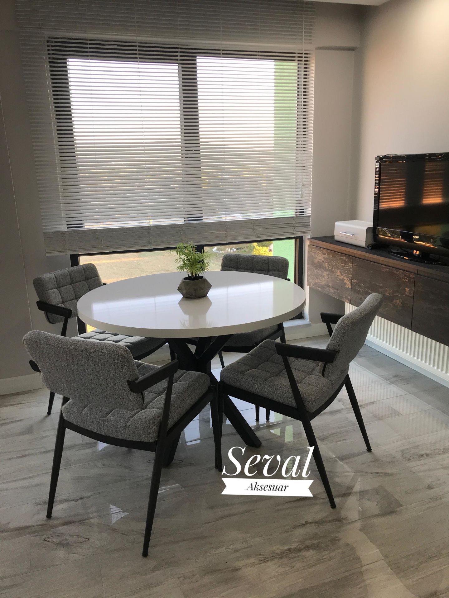 Beyaz Yıldız Masa + Klas Sandalye Takımı