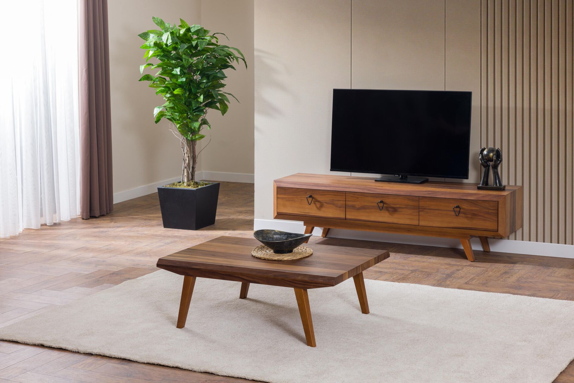 Poli Ceviz TV Sehpası