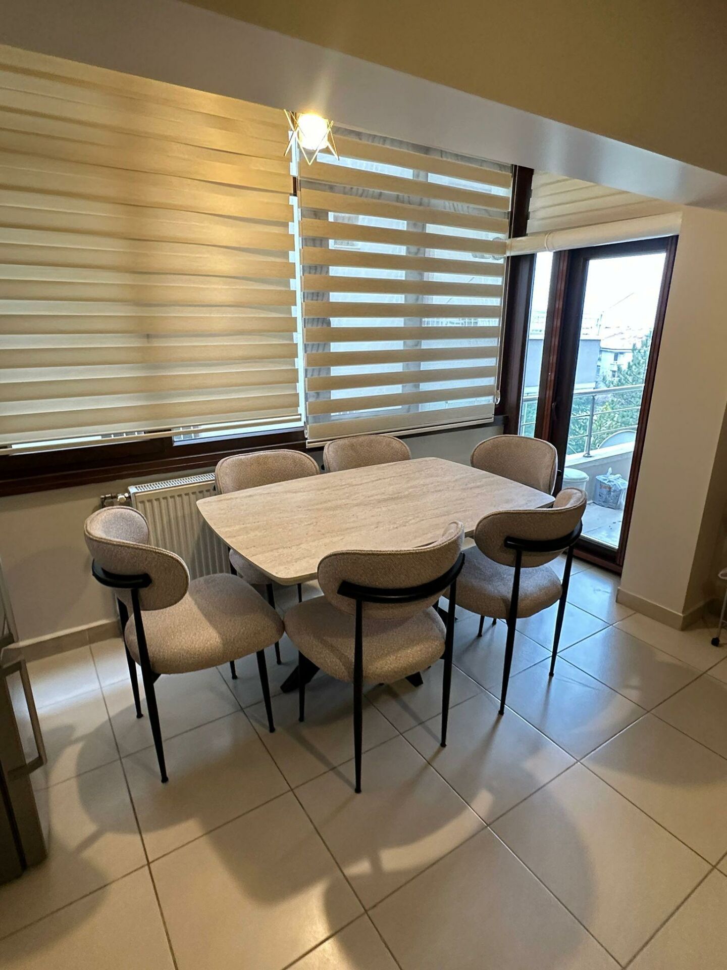 Traverten Örümcek Masa + Metal Polo Sandalye Takımı