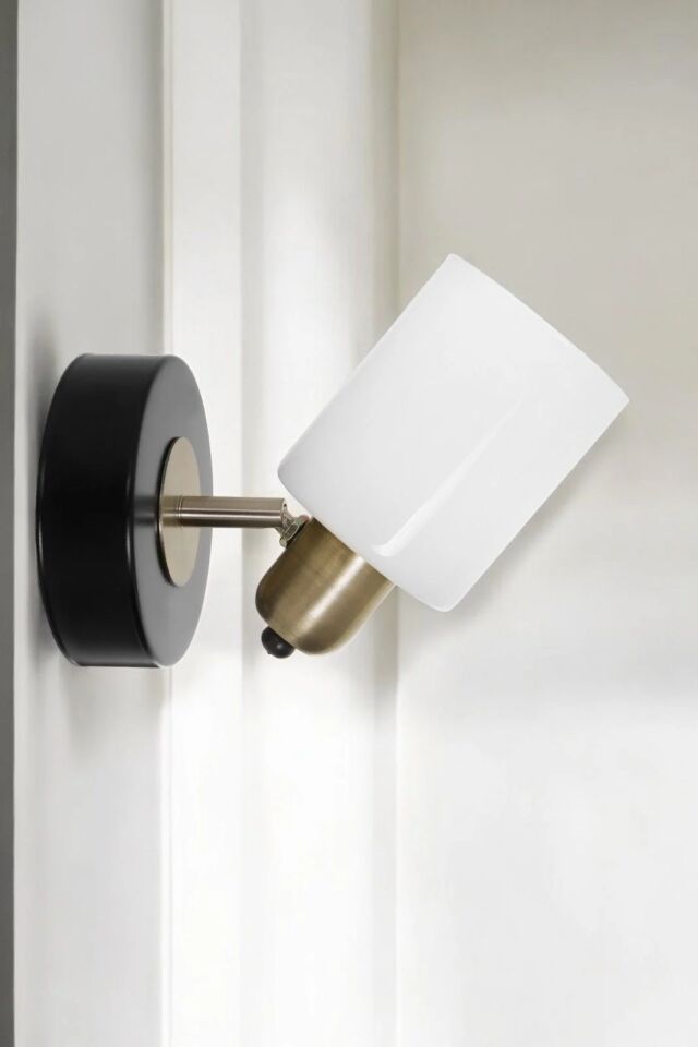 Nomi Pilli Tekli Siyah Beyaz Camlı Aplik